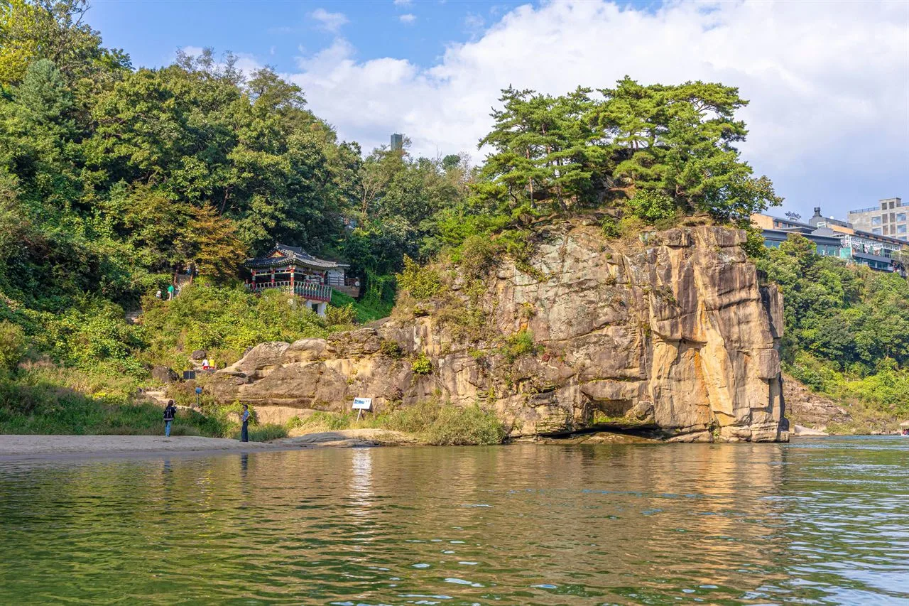 고석정국민관광지 단풍 사진, 아직 초록, 고석정 · 한탄강 협곡